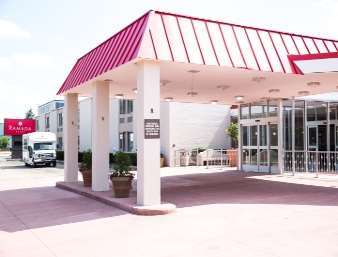 Ramada Plaza By Wyndham Chicago North Shore Hotel 3*